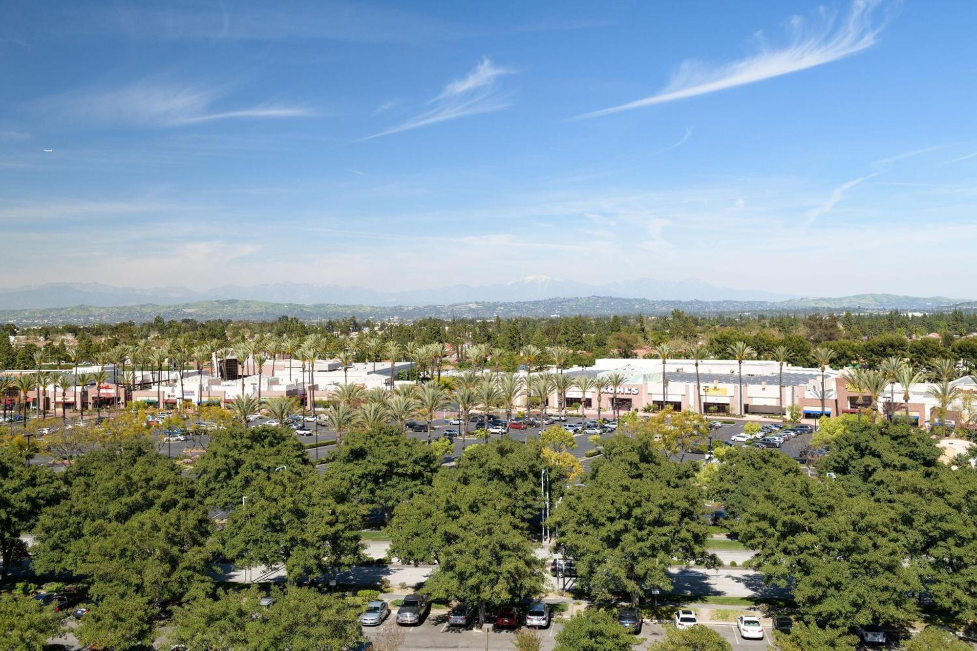 Sheraton Cerritos Hotel Buena Park Exterior photo